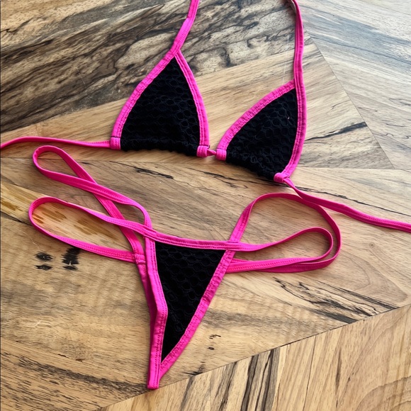 Micro Bikini - Picture 1 of 4